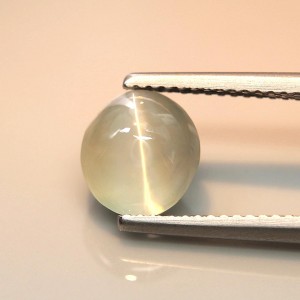 chrysoberyl cats eye  4.05cts - 9x8mm chrysoberyl cats eye  4.05cts - 9x8mm