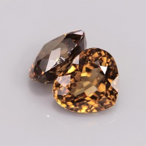 zircon heart pair  7.53cts - 9x8mm zircon heart pair  7.53cts - 9x8mm