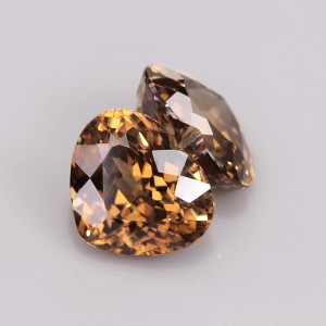 zircon heart pair  7.53cts - 9x8mm zircon heart pair  7.53cts - 9x8mm