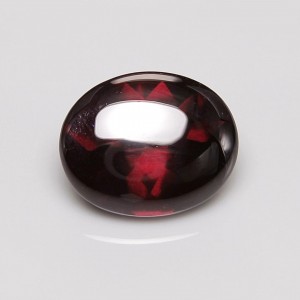 Rhodolite garnet buff top  19.23cts - 18x15mm