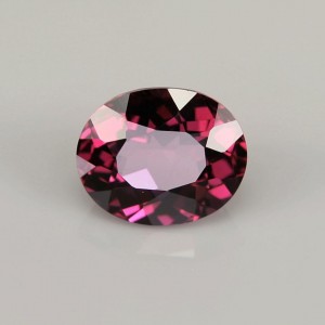 rhodolite garnet  3cts - 9x8mm