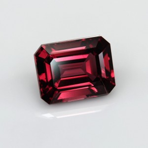 rhodolite garnet  4.36cts - 10x8mm rhodolite garnet  4.36cts - 10x8mm