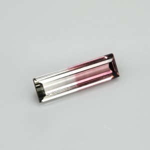 Tourmaline Bi-Color  1.86cts - 14x4mm Tourmaline Bi-Color  1.86cts - 14x4mm