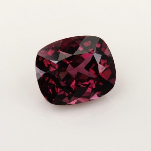 rhodolite garnet  2.66cts - 8x7mm rhodolite garnet  2.66cts - 8x7mm