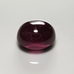 rhodolite garnet  12.64cts - 13x11mm