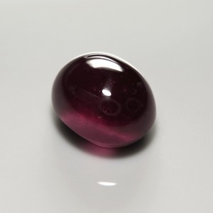 rhodolite garnet  12.64cts - 13x11mm