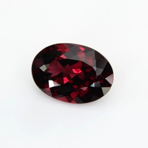 rhodolite garnet  7.64cts - 15x10mm
