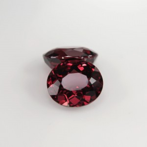 Rhodolite garnet pair  6.57cts - 9x7mm