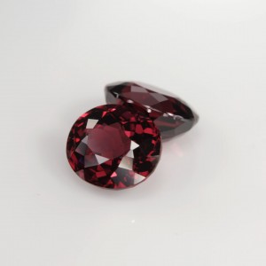 Rhodolite garnet pair  6.57cts - 9x7mm