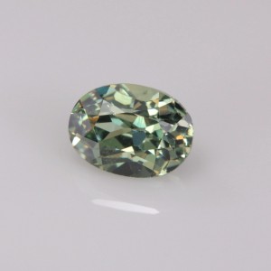 demantoid garnet  0.49cts - 5x4mm