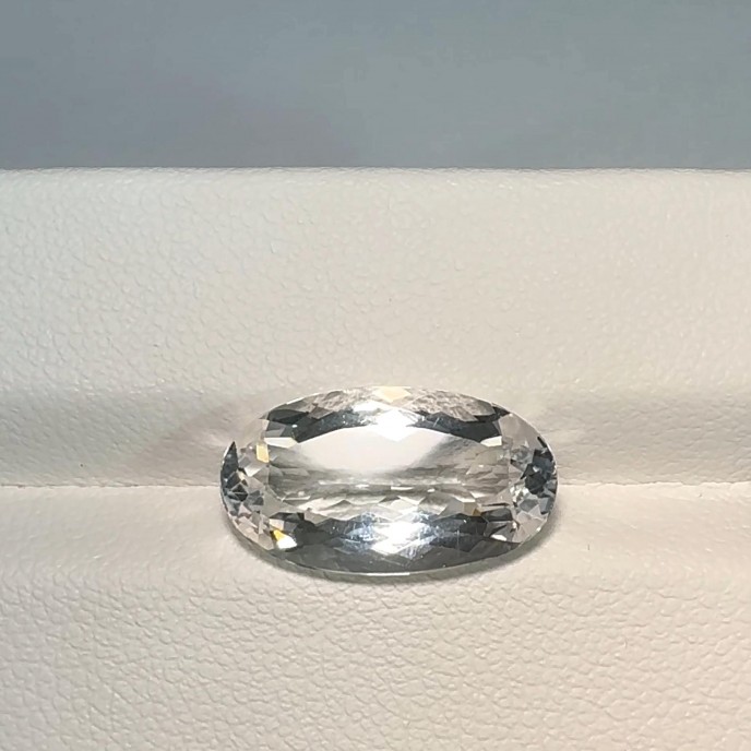 Natural Fluorescent Scapolite 5.29 Carats White to Fluorescent Orange Oval 17x10 mm Loose Gemstone - Image 3