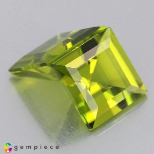 peridot  9.44cts - 9x9mm